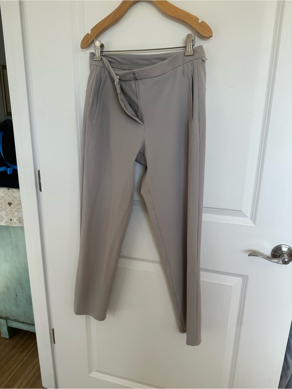 LULULEMON On The Move Pant Lightweight Sz 6 French Clay